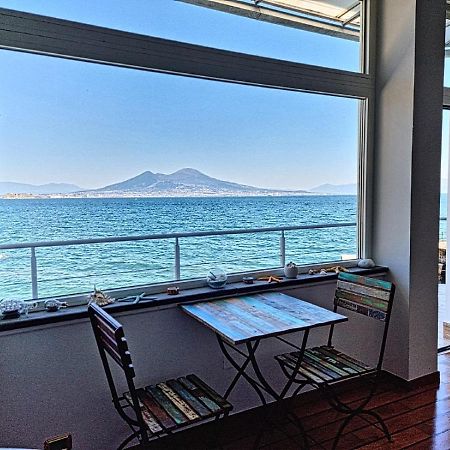 La Casa Sull' Acqua Apartment Napoli Bagian luar foto
