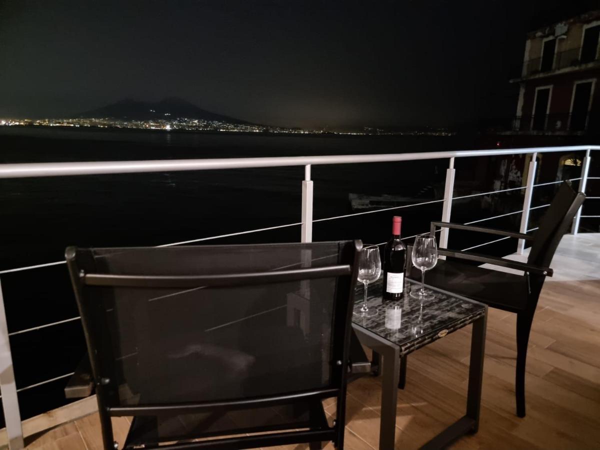 La Casa Sull' Acqua Apartment Napoli Bagian luar foto