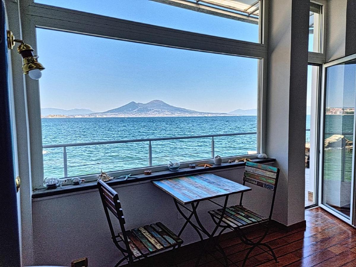 La Casa Sull' Acqua Apartment Napoli Bagian luar foto