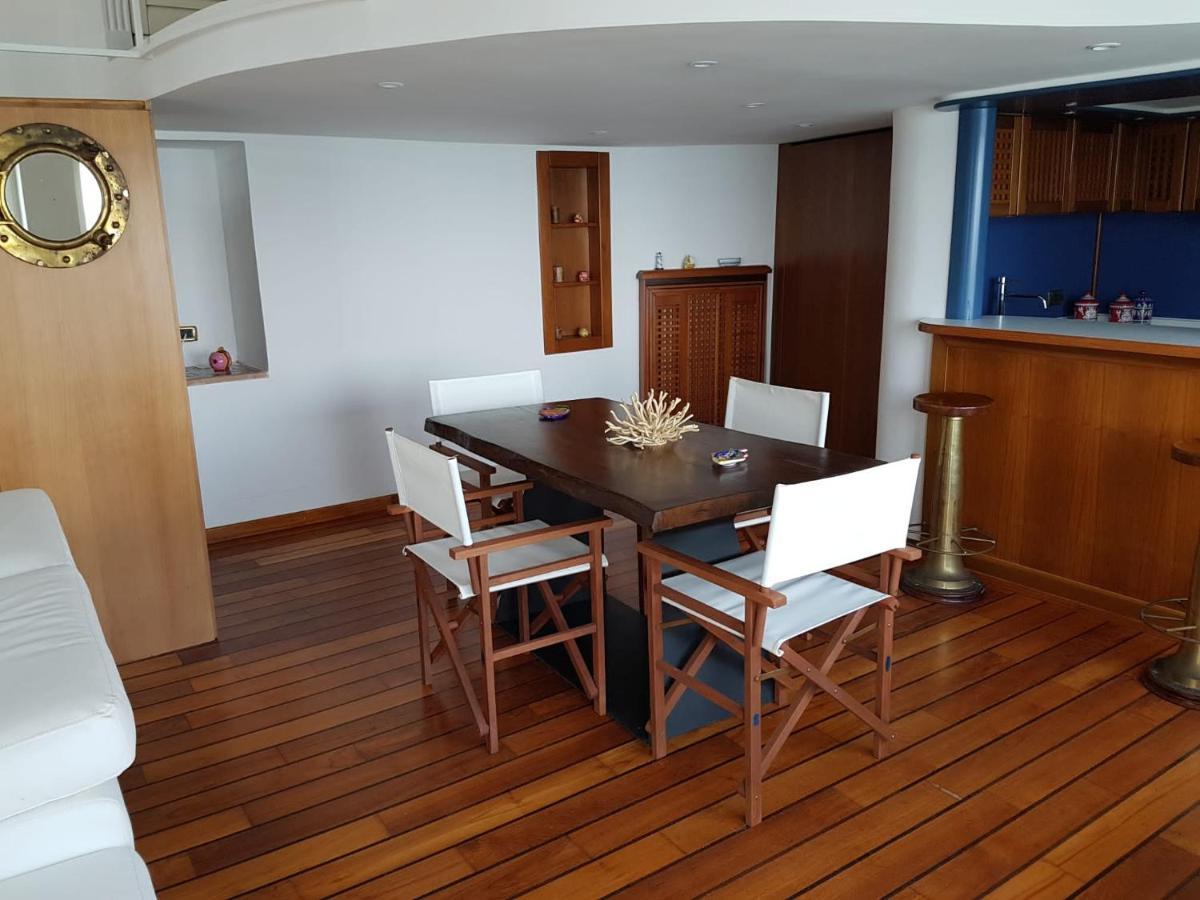 La Casa Sull' Acqua Apartment Napoli Bagian luar foto